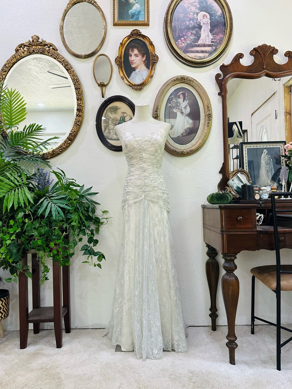 Jessica McClintock Ivory Lace Wedding Dress